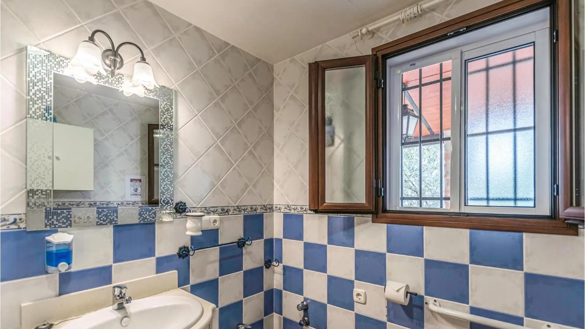 Stunning Home In Cordoba With Kitchen Carcabuey Holiday home