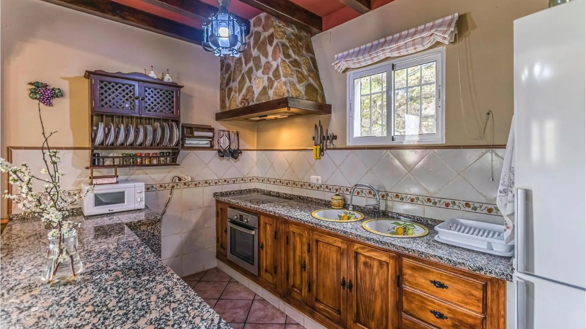 Holiday home Stunning Home In Cordoba With Kitchen Carcabuey